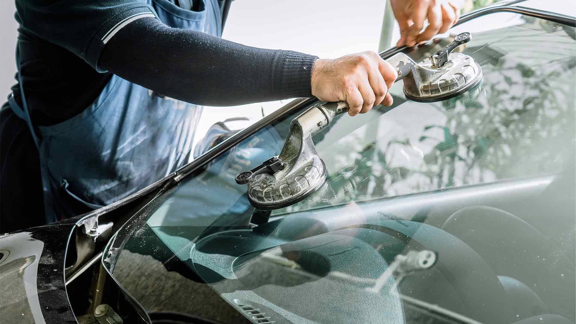 Важно знать: как обманывают установщики автостекол